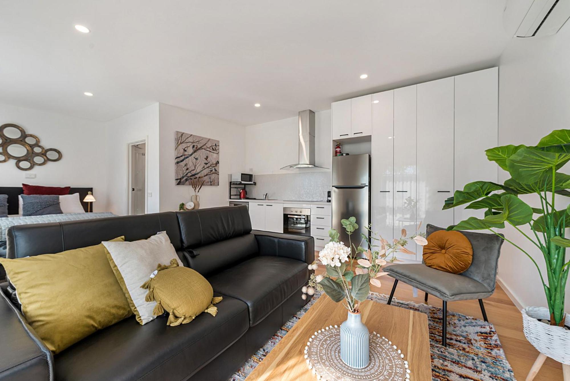 Comfy Studio With Shared Backyard Near Racecourse Carnegie Экстерьер фото